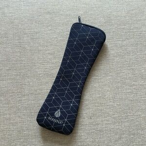 🍀 4/$15! NWOT! Manna Hourglasss Shaped Long Geometricric Zipper Bag.